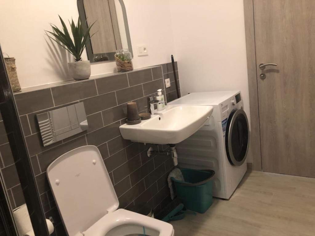 Urban Residence C707, Free Garage Parking Братислава Екстериор снимка